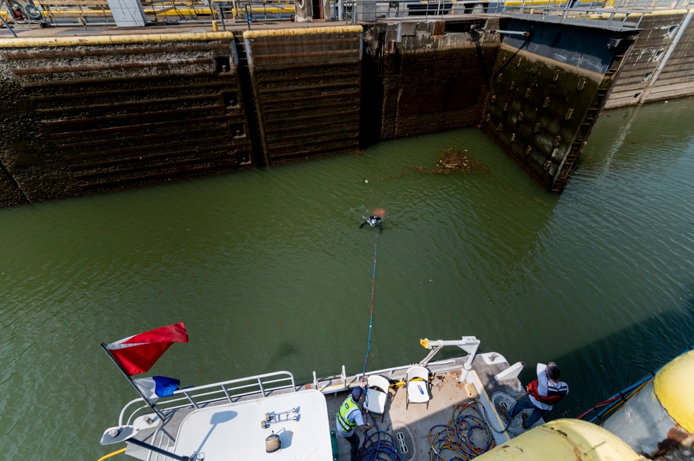 Collateral duty: Pittsburgh divers step up to dive down