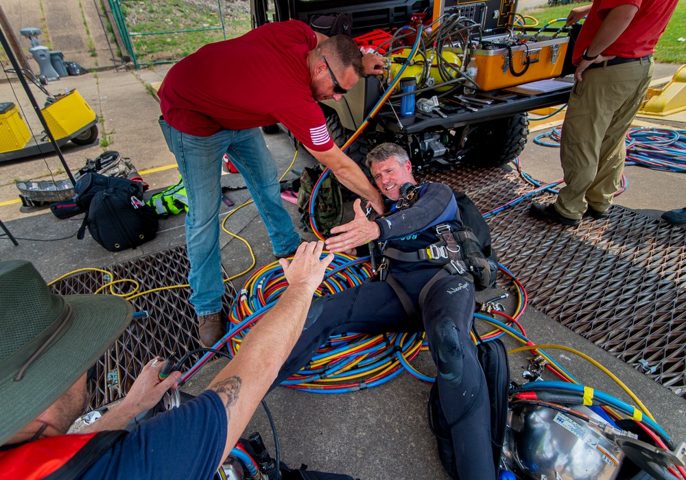 Collateral duty: Pittsburgh divers step up to dive down