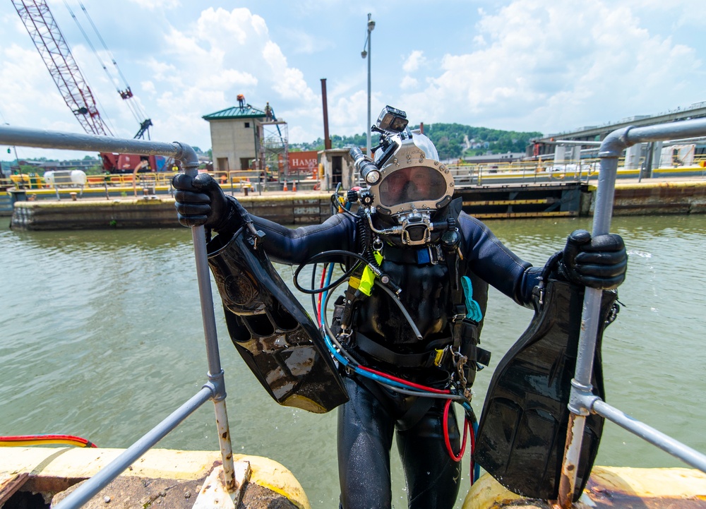 Collateral duty: Pittsburgh divers step up to dive down