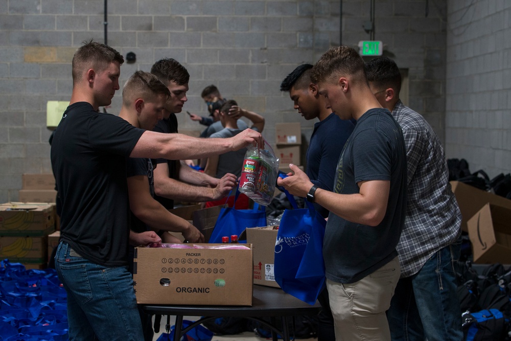 Barracks Marine volunteer for Baltimore Hunger Project