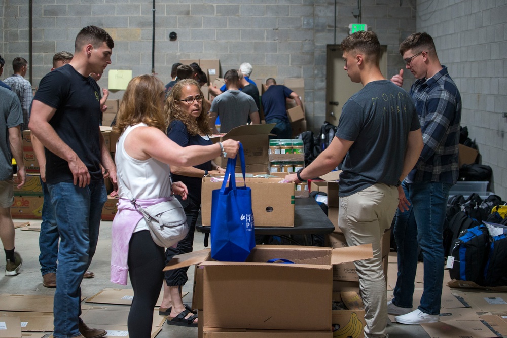 Barracks Marine volunteer for Baltimore Hunger Project