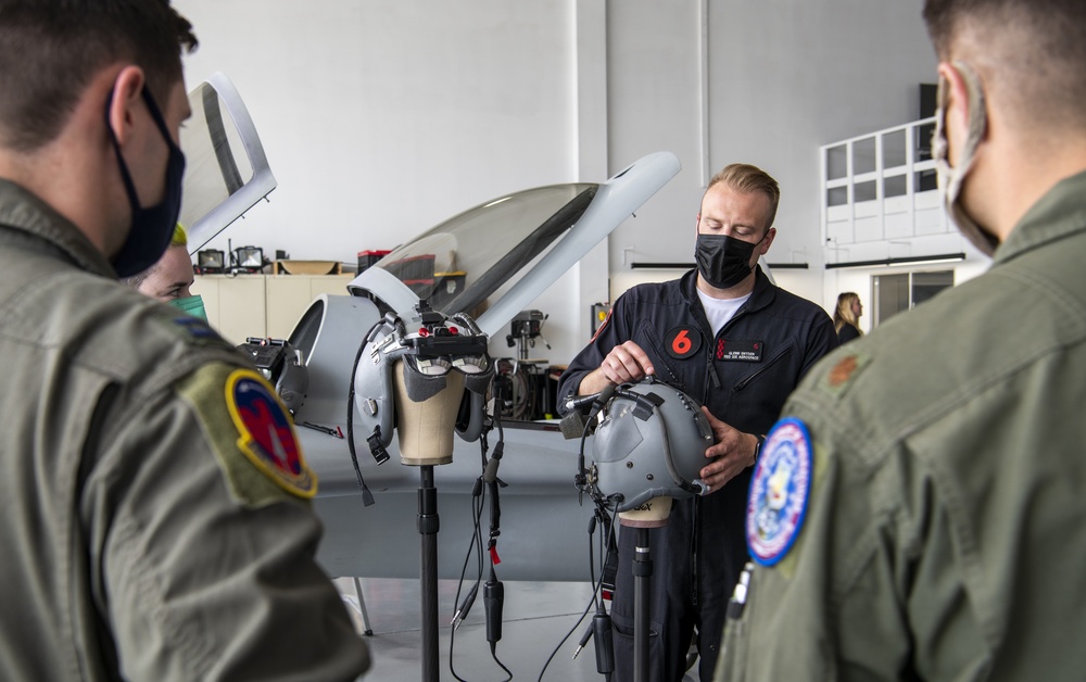 B-1B Lancer pilots test augmented reality in air