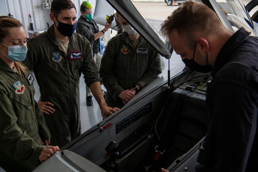 B-1B Lancer pilots test augmented reality in air