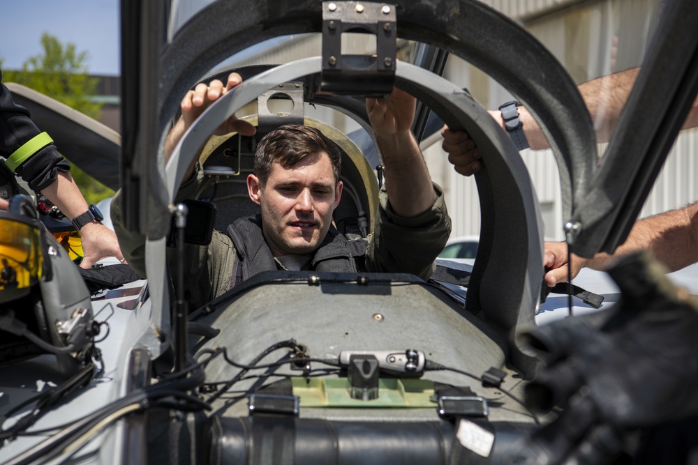 B-1B Lancer pilots test augmented reality in air