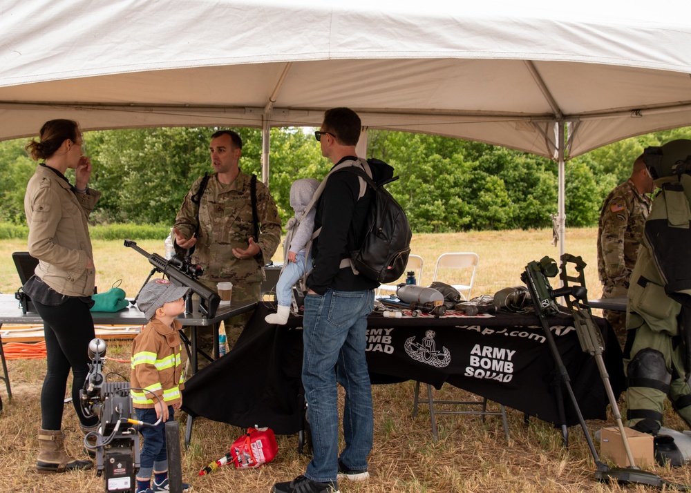 NCARNG RRB, NCNG Museum &amp; 430th EOD @ First Fruits Farm Memorial Balloon Festival