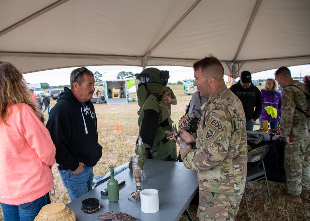 NCARNG RRB, NCNG Museum &amp; 430th EOD @ First Fruits Farm Memorial Balloon Festival