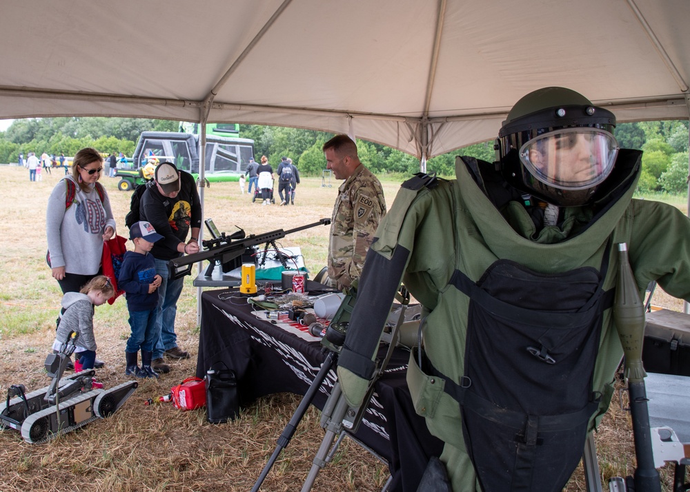 NCARNG RRB, NCNG Museum &amp; 430th EOD @ First Fruits Farm Memorial Balloon Festival