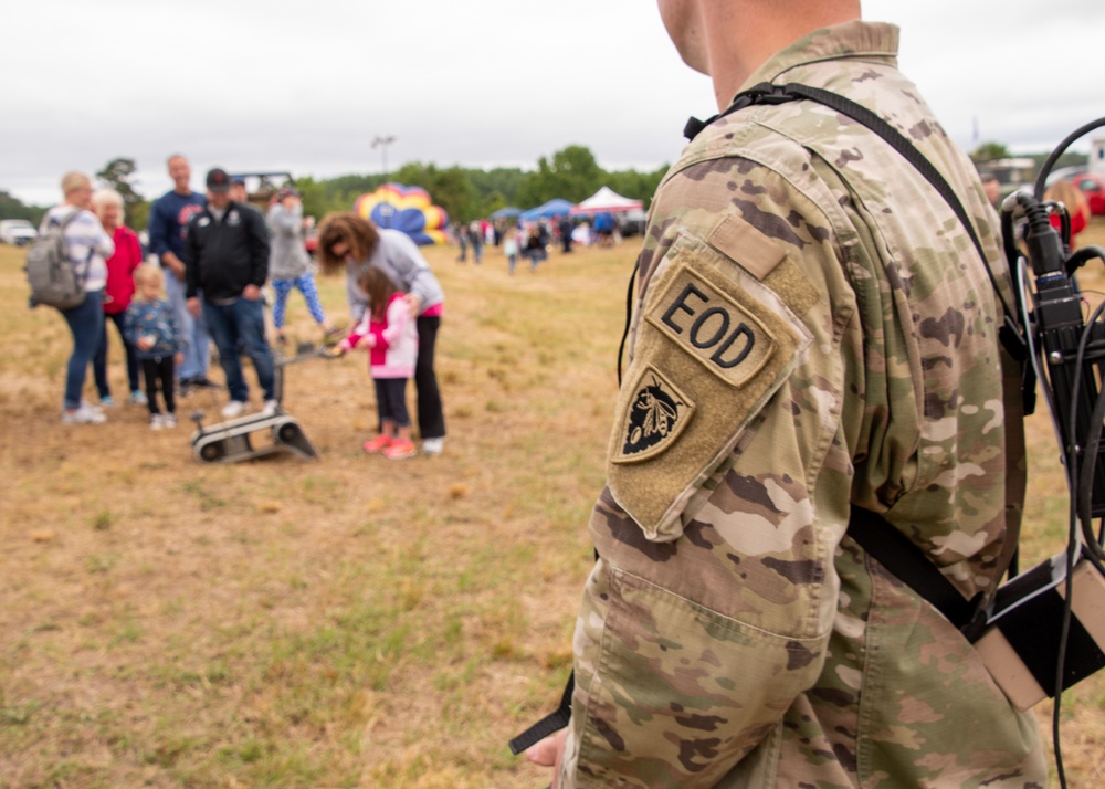 NCARNG RRB, NCNG Museum &amp; 430th EOD @ First Fruits Farm Memorial Balloon Festival