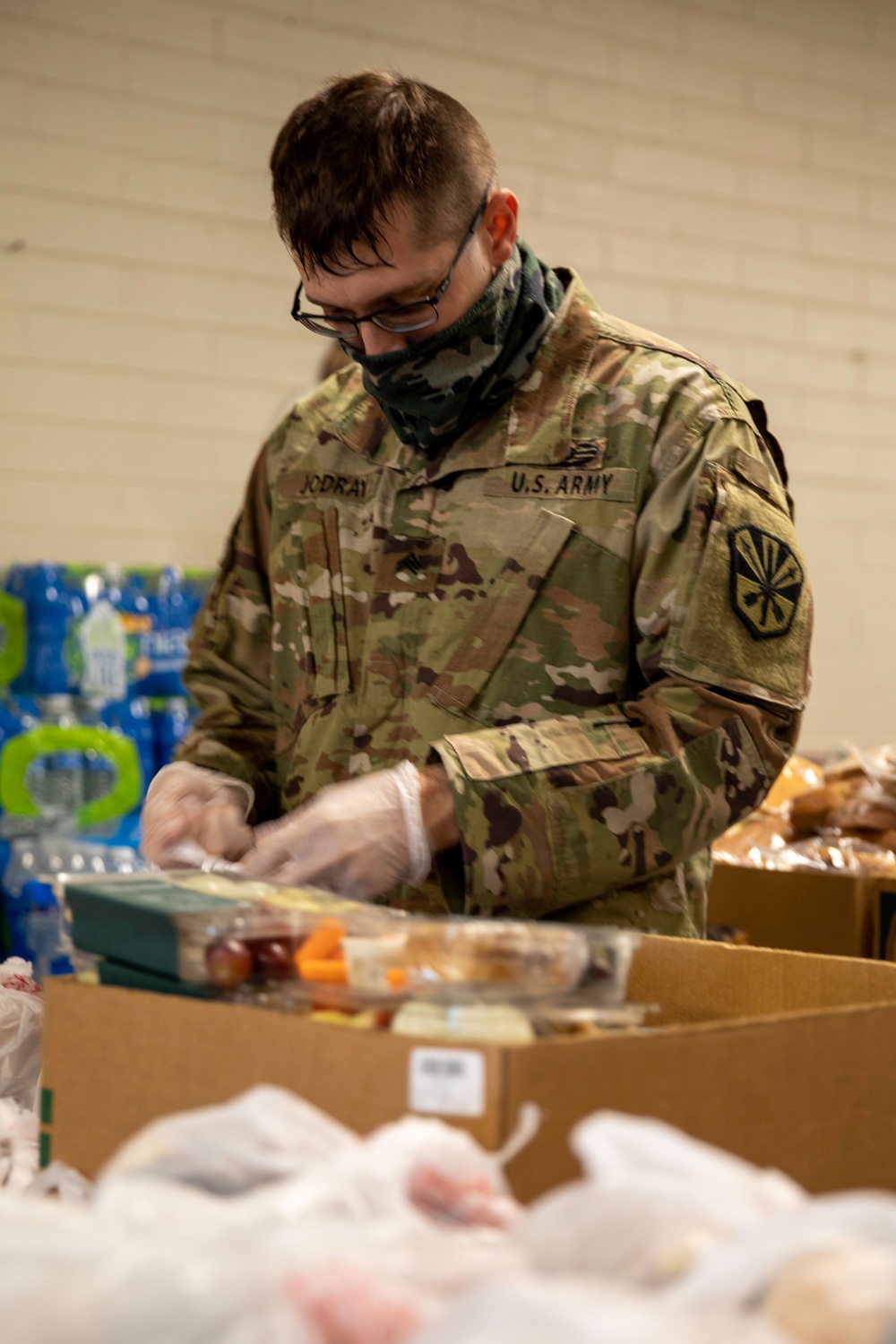AZNG Assists Local Food Bank