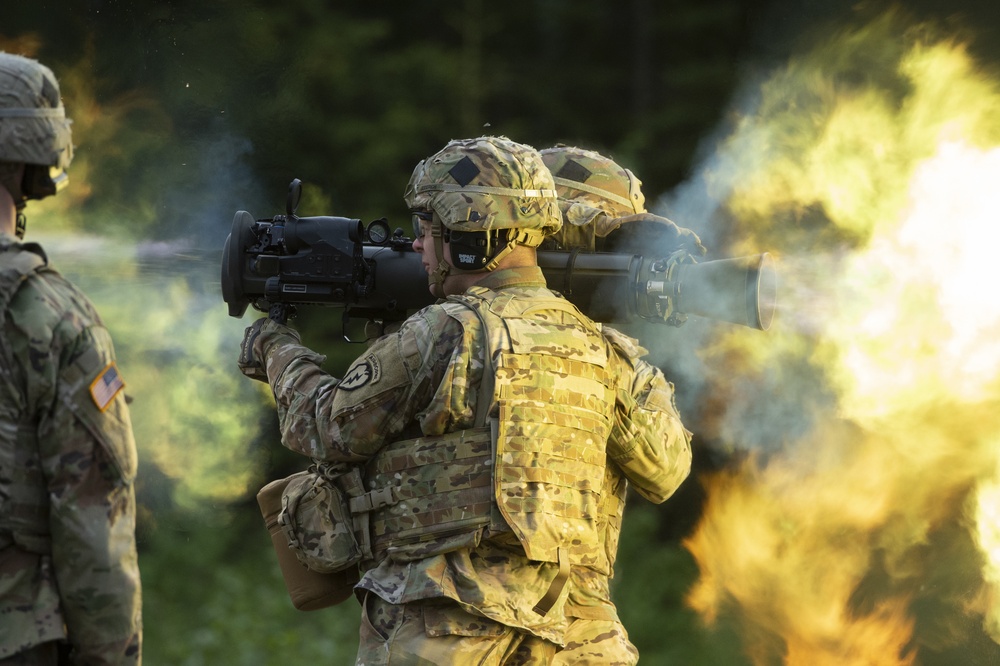 Blackfoot Co., ‘1 Geronimo' paratroopers fire the Carl Gustaf at JBER