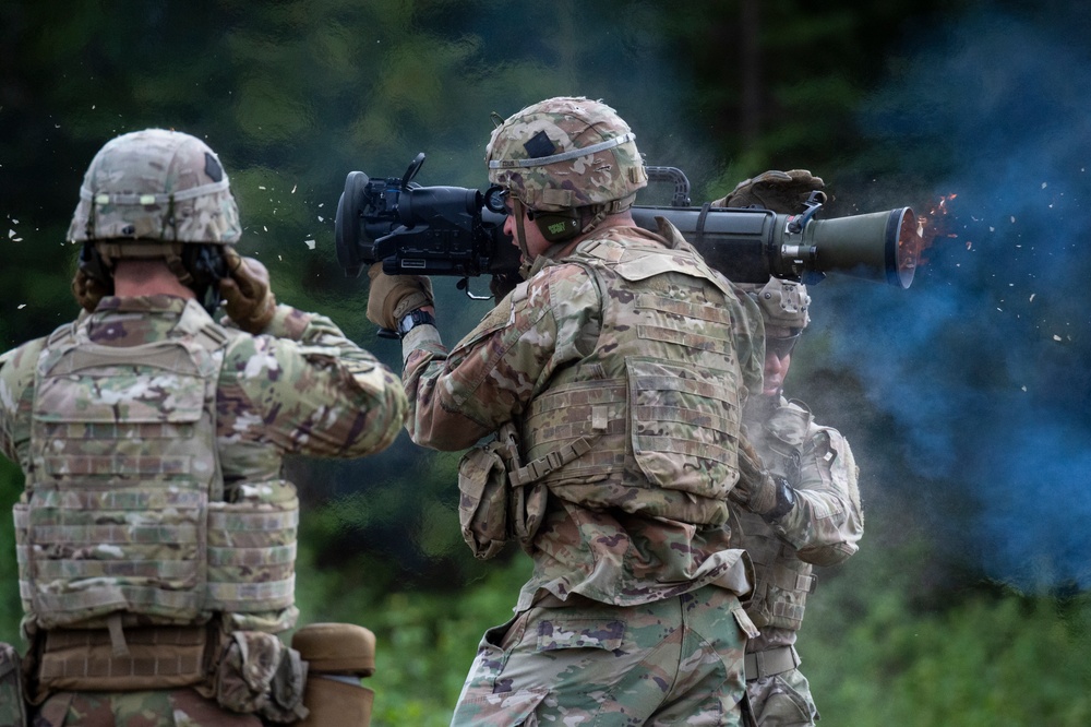 Blackfoot Co., ‘1 Geronimo' paratroopers fire the Carl Gustaf at JBER