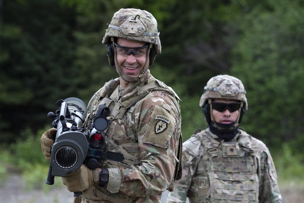 Blackfoot Co., ‘1 Geronimo' paratroopers fire the Carl Gustaf at JBER