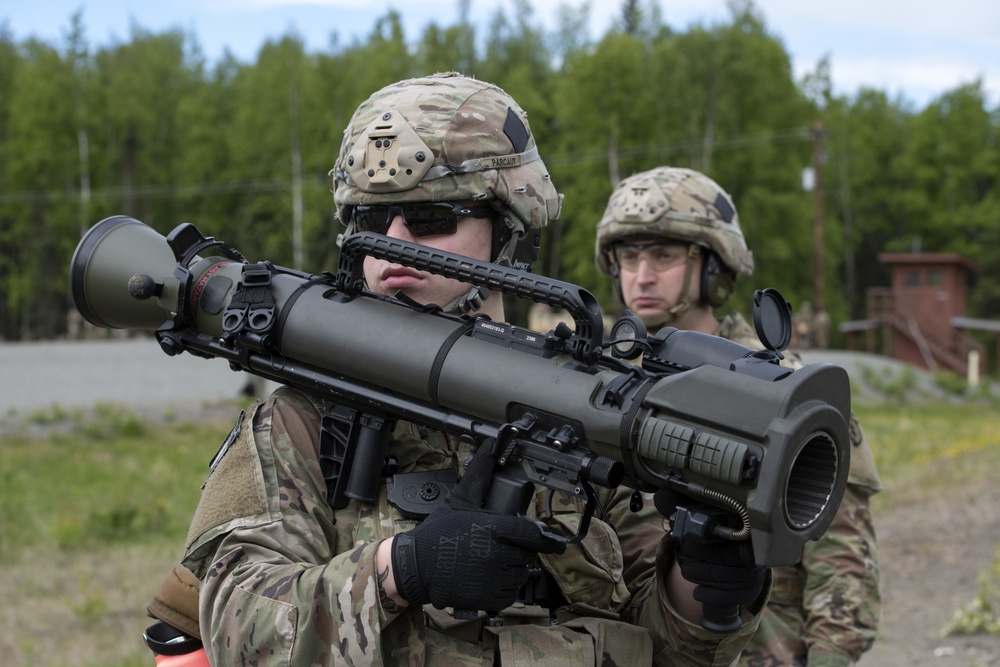 Blackfoot Co., ‘1 Geronimo' paratroopers fire the Carl Gustaf at JBER