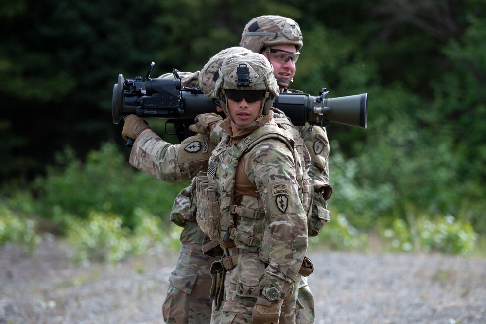 Blackfoot Co., ‘1 Geronimo' paratroopers fire the Carl Gustaf at JBER