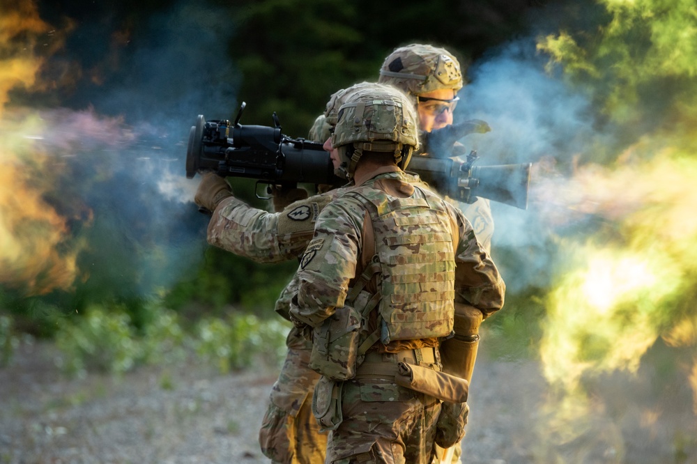 Blackfoot Co., ‘1 Geronimo' paratroopers fire the Carl Gustaf at JBER