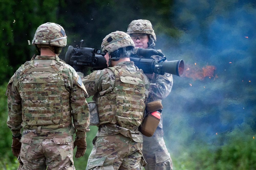 Blackfoot Co., ‘1 Geronimo' paratroopers fire the Carl Gustaf at JBER