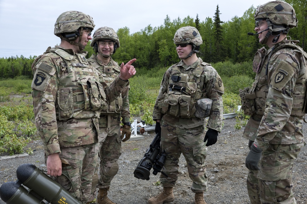 Blackfoot Co., ‘1 Geronimo' paratroopers fire the Carl Gustaf at JBER