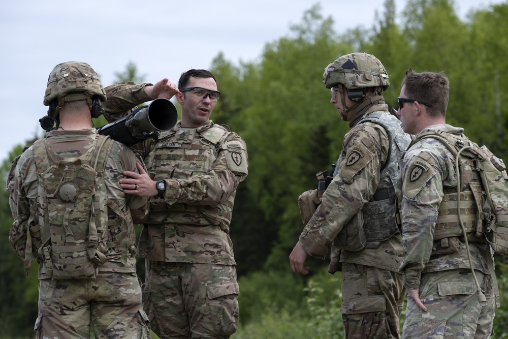 Blackfoot Co., ‘1 Geronimo' paratroopers fire the Carl Gustaf at JBER