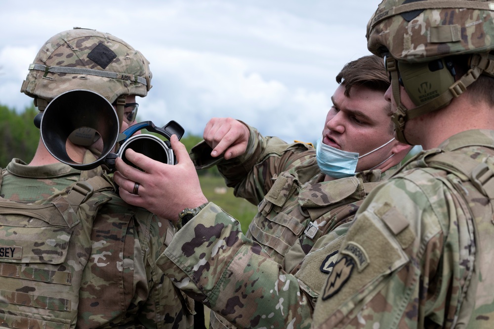 Blackfoot Co., ‘1 Geronimo' paratroopers fire the Carl Gustaf at JBER