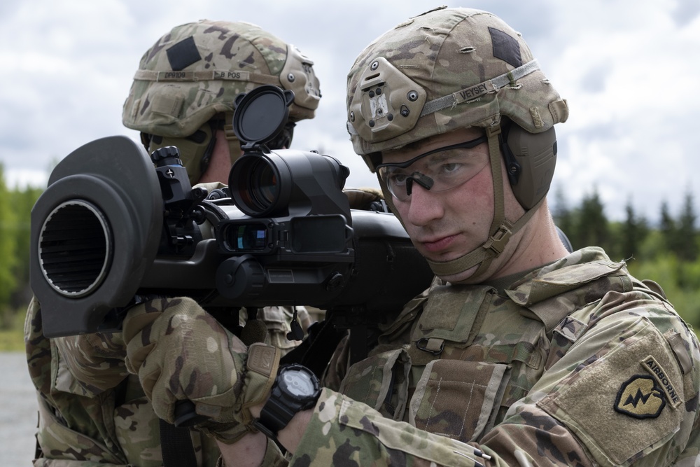 Blackfoot Co., ‘1 Geronimo' paratroopers fire the Carl Gustaf at JBER