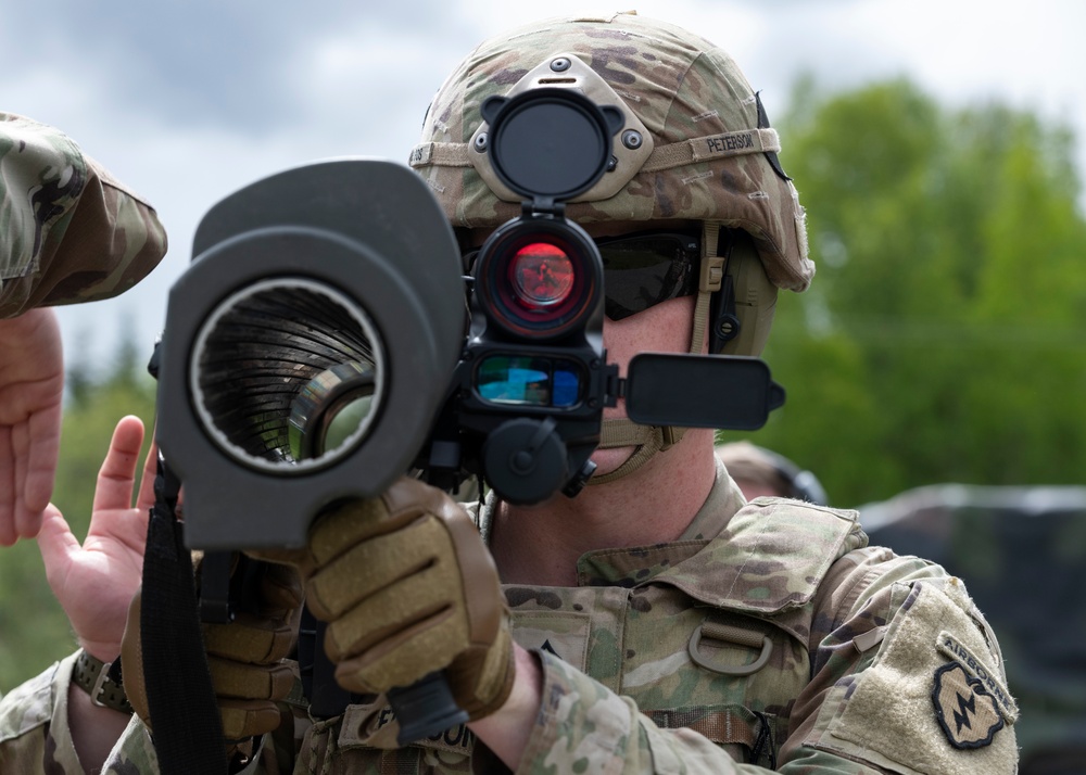 Blackfoot Co., ‘1 Geronimo' paratroopers fire the Carl Gustaf at JBER