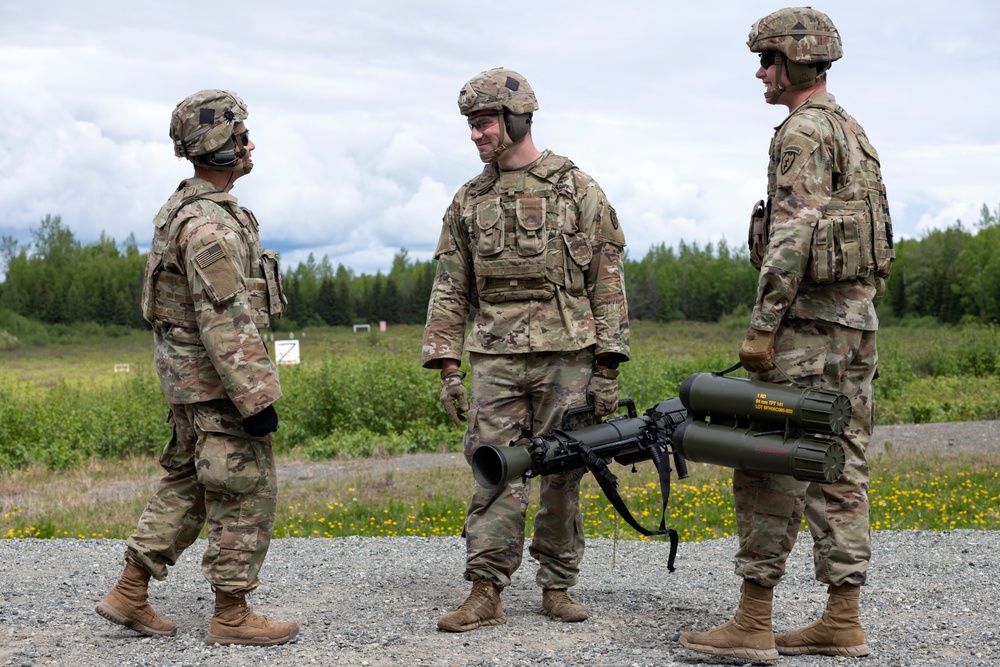 Blackfoot Co., ‘1 Geronimo' paratroopers fire the Carl Gustaf at JBER