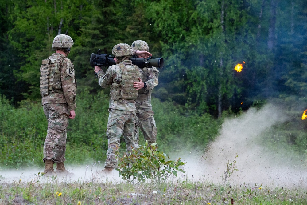 Blackfoot Co., ‘1 Geronimo' paratroopers fire the Carl Gustaf at JBER