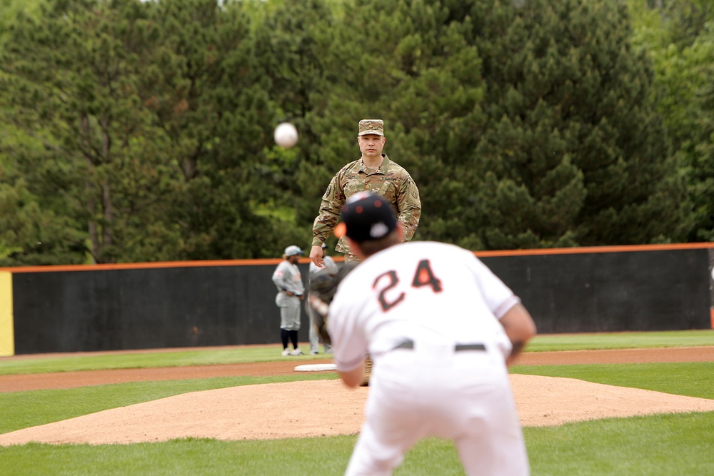 Chicagoland baseball team honors service during Frontier League baseball Memorial Day game