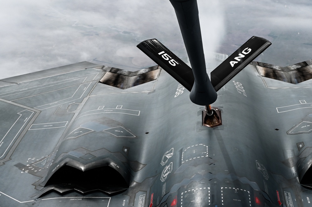 155th Air Refueling Wing refuels a B-2 Spirit