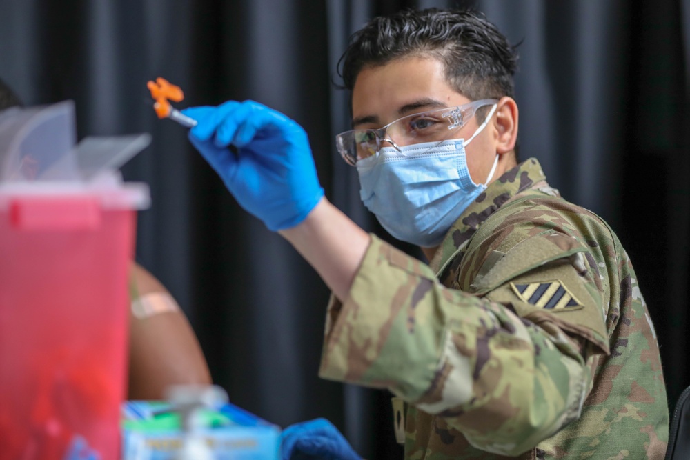 U.S. Army Spc. Rosado vaccinates teenager at the Atlanta CVC