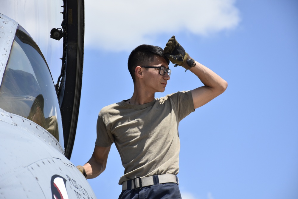 442d Fighter Wing works with the 509th Logistics Readiness Squadron to refuel A-10