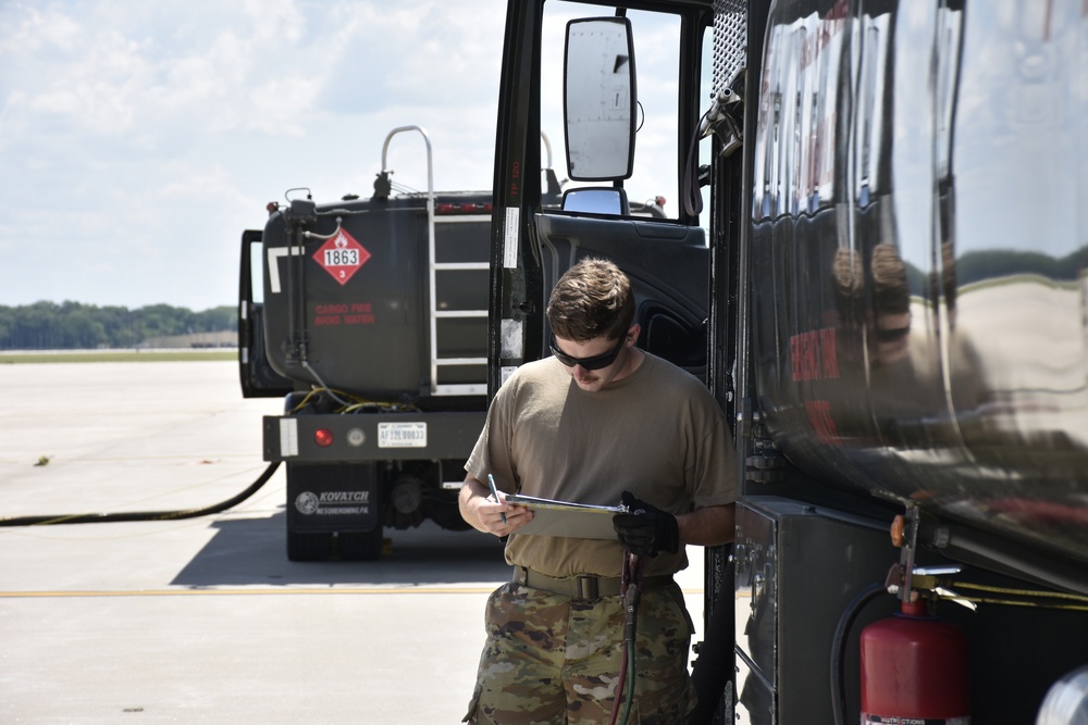 442d Fighter Wing works with the 509th Logistics Readiness Squadron to refuel A-10