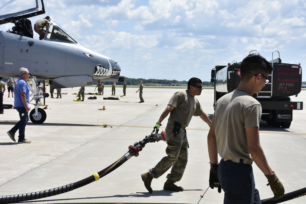 442d Fighter Wing works with the 509th Logistics Readiness Squadron to refuel A-10