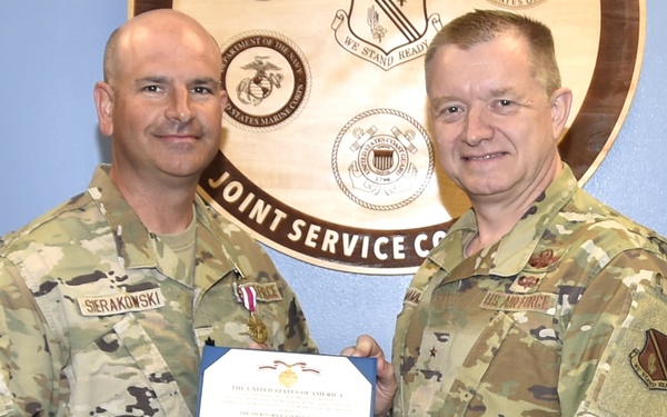 127 IG receives award