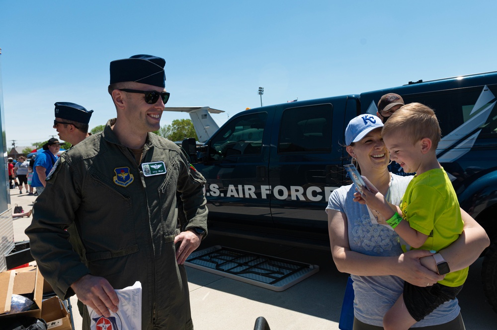 U.S. Air Force Thunderbird pilot conducts meet-and-greet