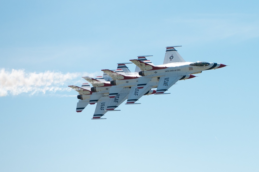 Thunderbirds perform at Sound of Speed Air Show