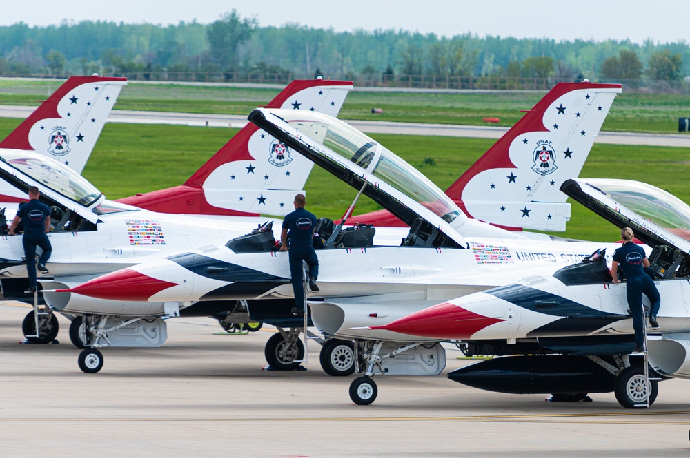 Thunderbirds perform at Sound of Speed Air Show