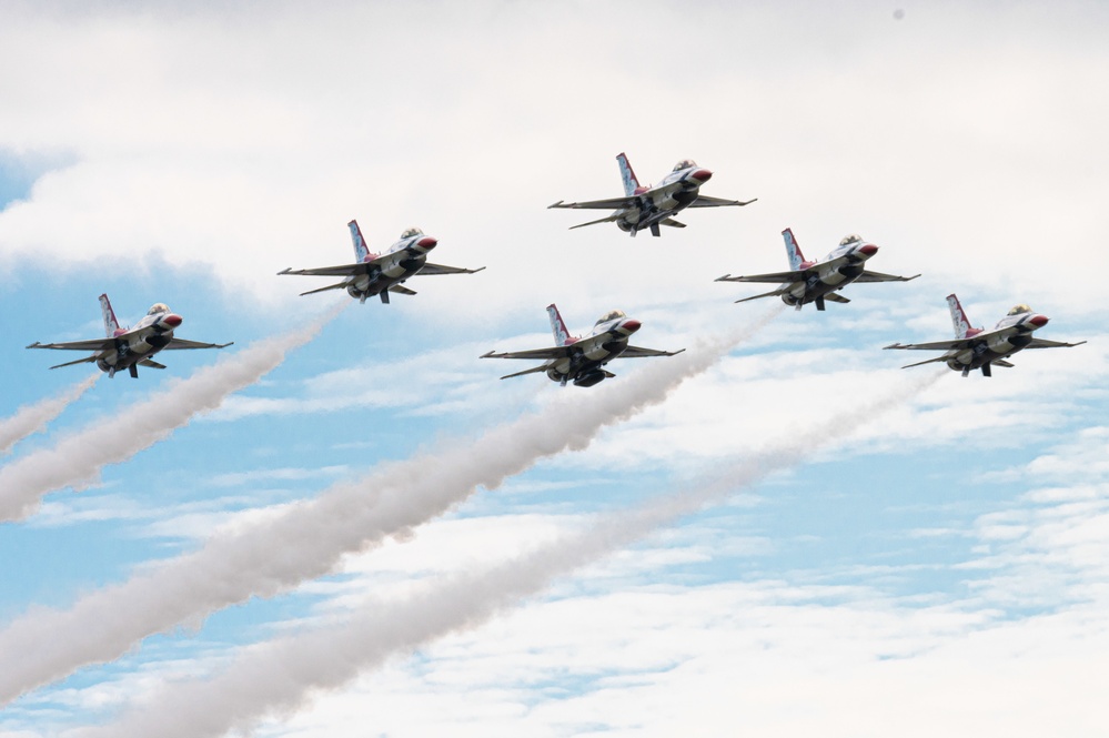 Thunderbirds perform at Sound of Speed Air Show