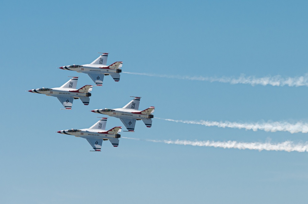 Thunderbirds perform at Sound of Speed Air Show