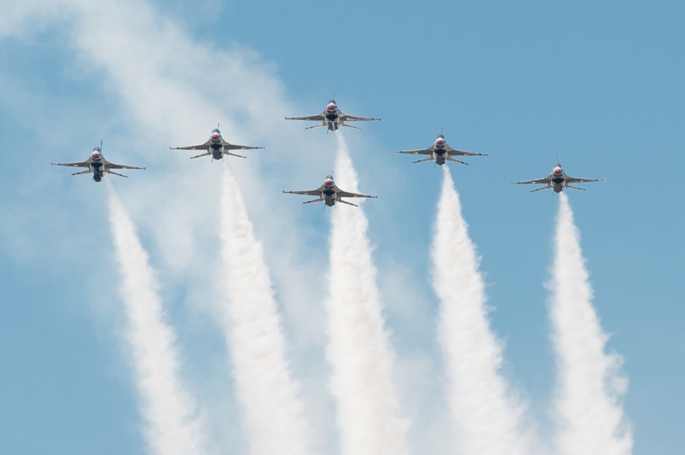 Thunderbirds perform at Sound of Speed Air Show