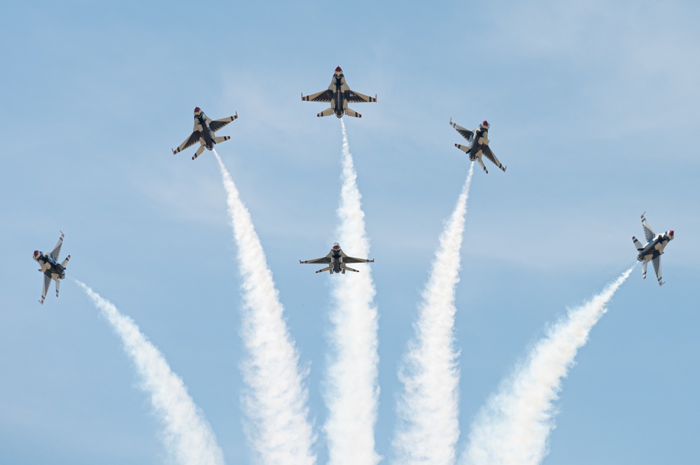 Thunderbirds perform at Sound of Speed Air Show