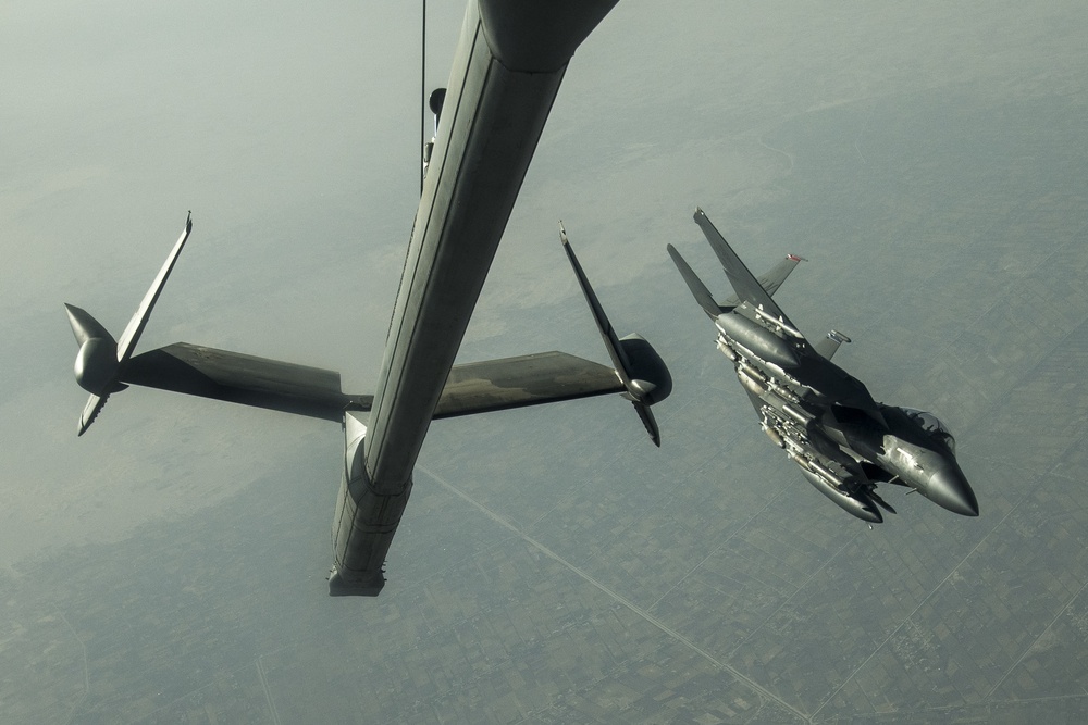 F-15E aerial refueling