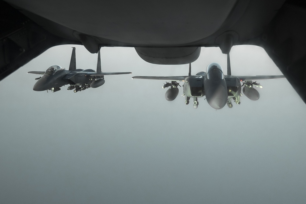 F-15E aerial refueling