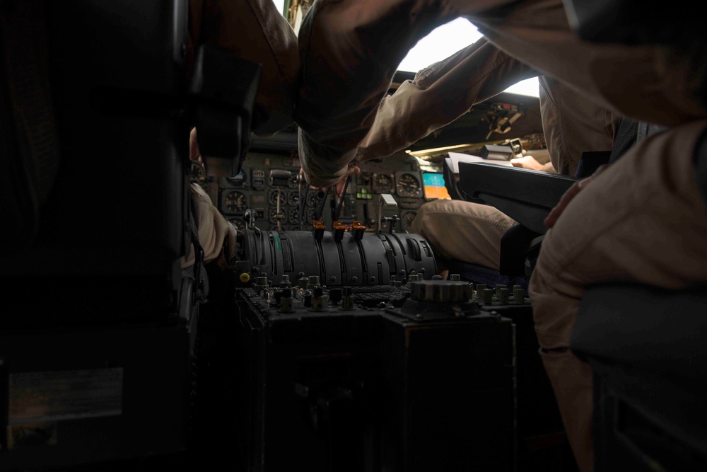 KC-10 Extender air refueling