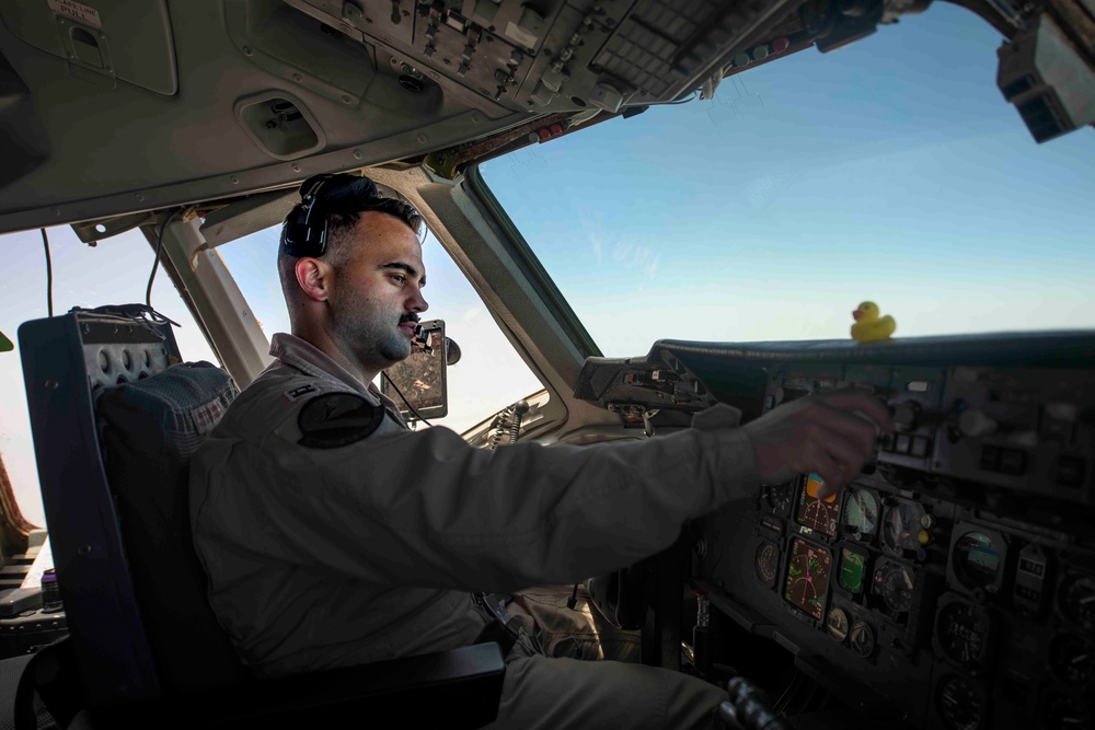 KC-10 Extender air refueling