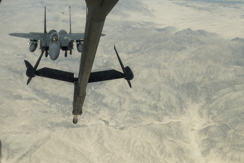 F-15E aerial refueling