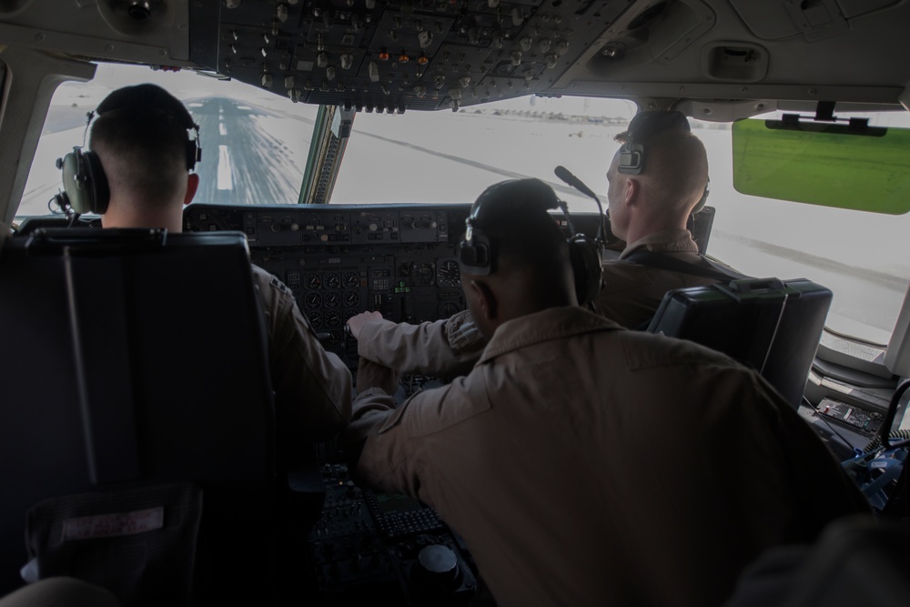 KC-10 Extender air refueling