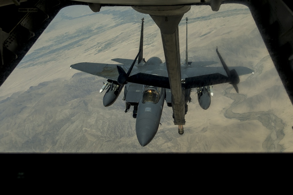 F15-E aerial refueling