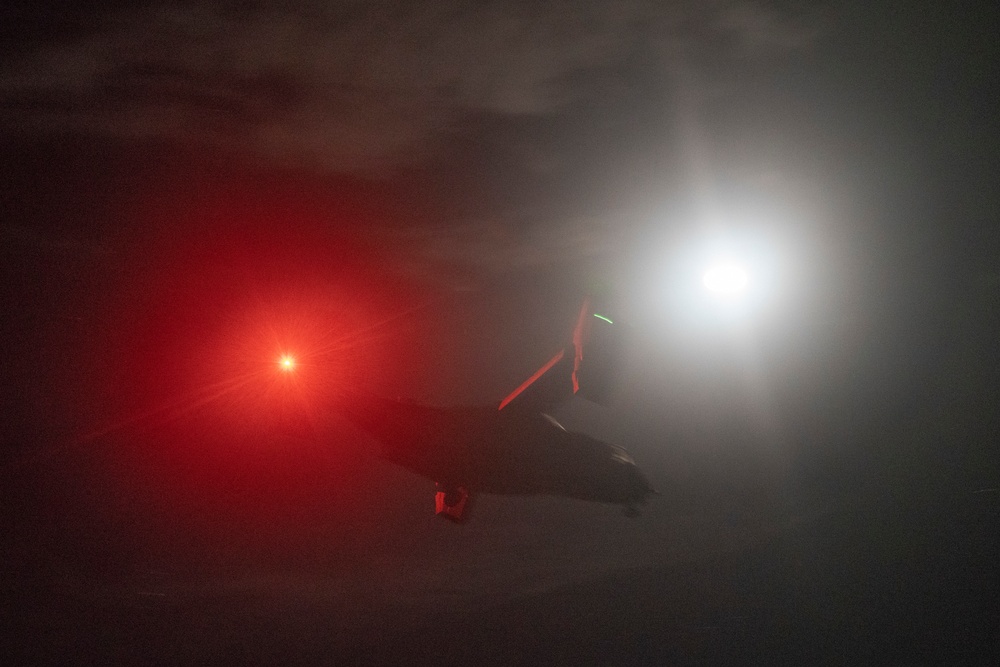 15th MEU ADR Detachment fast-ropes aboard USS Makin Island
