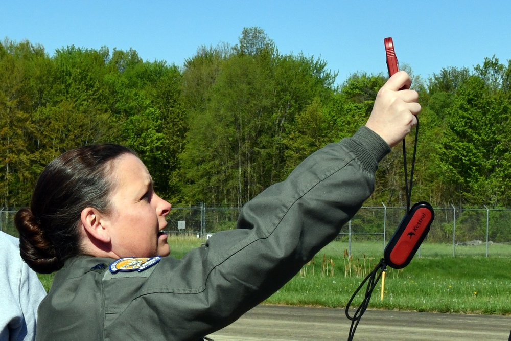910th entomologists conduct Aerial Spray Application Course